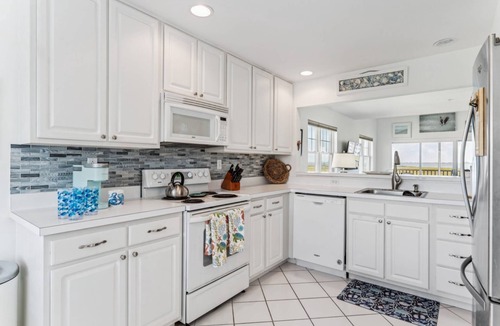 Ocean View Condo | Glorious Views, Peace & Quiet, Pool & Free Activities for Kids and Adults Like Golf @ Bear Trap