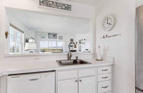 Ocean View Condo | Glorious Views, Peace & Quiet, Pool & Free Activities for Kids and Adults Like Golf @ Bear Trap