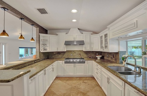 Coral Ridge House | Golden Sands Luxury Villa - 200 yards to Ocean!