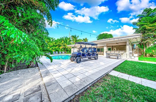 Wilton Manors House | Golf Cart! Hot Tubs+Heated Pool! 1 Mile To Beach! + Private Guest House!