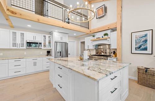 Berlin House | Golfer & Beach Paradise! 5 bedroom home-Ping Pong Table-EV Charger-Wild Horses!