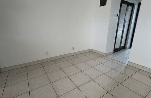 Royal Poinciana Condo | Gorgeous 1-bedroom condo with AC in lively Hollywood + a Pool!