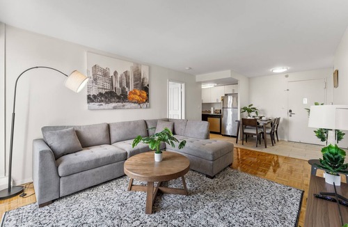North Brookline Apartment | Gorgeous 2bd/1.5ba Next to BU 8jik