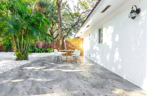The Roads Villa | Gorgeous 3 bed 2 bath House