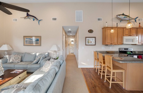 Sea Scape House | Gorgeous 3-bedroom house, 2 minute walk to the beach in charming Kitty Hawk