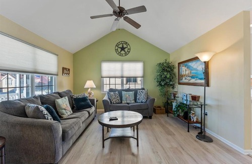 Diamond Beach House | Gorgeous 4 Bedroom Townhome in Diamond Beach