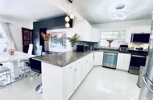 Surfside Villa | Gorgeous 4-bedroom villa with pool - walk to beach