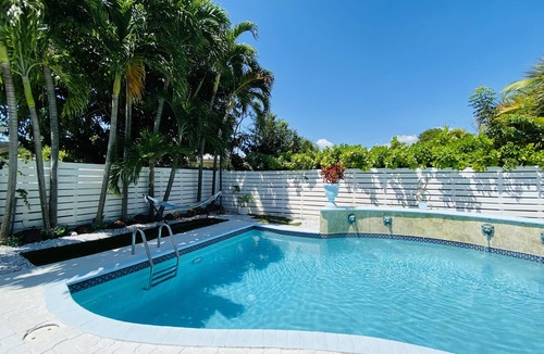 Surfside Villa | Gorgeous 4-bedroom villa with pool - walk to beach