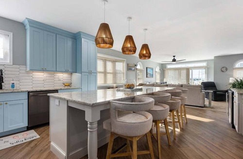 North Wildwood House | Gorgeous 4 Br Townhouse Only Steps Away from Beach