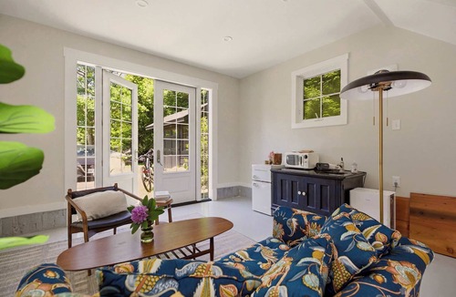 Fifth Ward House | Gorgeous .5 Acre 6 Bedroom Estate w/Guest House