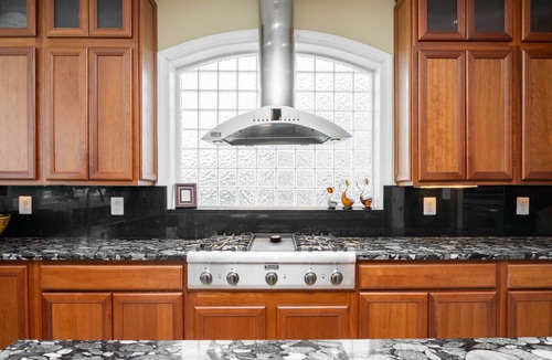 Livingston House | GORGEOUS 5BR/5BA Lake Escape:Beach, Boathouse, Kayaks, Firepit & Game Room+more!