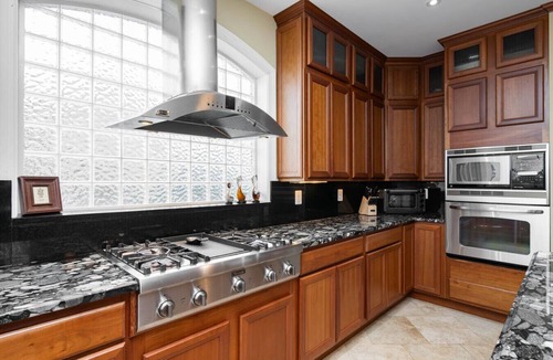 Livingston House | GORGEOUS 5BR/5BA Lake Escape:Beach, Boathouse, Kayaks, Firepit & Game Room+more!