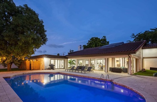Hallandale Beach Villa | Gorgeous 6 BR Home /w Heated Pool & Golf View