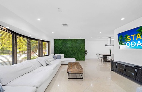 South Lake Villa | ★★★★★GORGEOUS 7BD/5BA MANSION. SAUNA/POOL/BILLIARD. CLOSE TO HOLLYWOOD BEACH!
