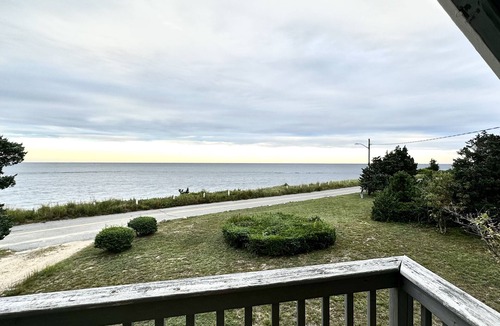 East Chop House | Gorgeous A-Frame Cabin On the Chop with Amazing Views/Walk to Town and Ferry
