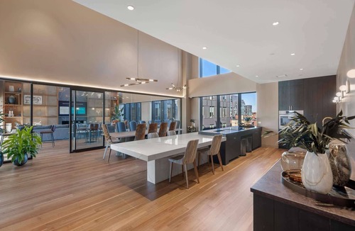 Fenway–Kenmore Apartment | Gorgeous Apt with Kitchen and Gym