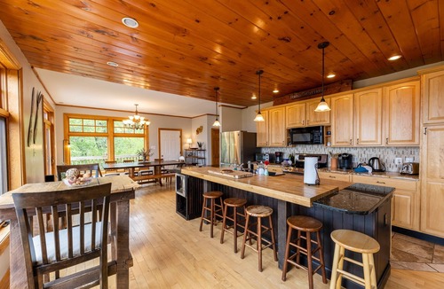 Edray Ski Chalet | Gorgeous Chalet - Incredible Views - Hot Tub - Fire Pit