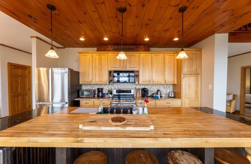 Edray Ski Chalet | Gorgeous Chalet - Incredible Views - Hot Tub - Fire Pit
