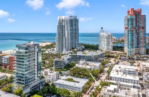 South of Fifth Apartment | Gorgeous coastal PH with Large Private Terrace