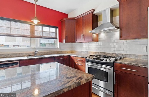 Passyunk Square House | Gorgeous full house! 4 BR, 2 parking spots, next to the subway in South Philly!