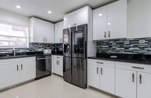 Hollywood Lakes House | Gorgeous house with backyard with the pool. Near the beach!