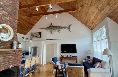 Madaket House | Gorgeous Madaket open concept beach house. Walk to beach! Week: 8/29-9/5 or 9/4