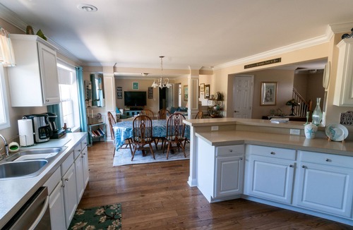 Surry House | Gorgeous River Views/Private Beach - Peaceful Country Home close to Williamsburg