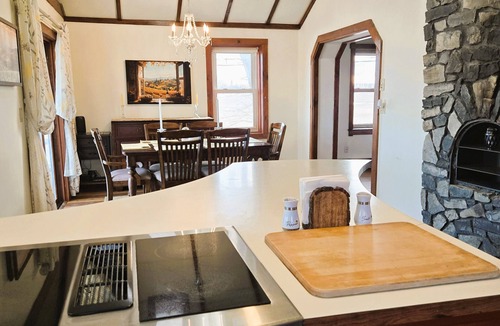 Fort Edward House | Gorgeous Views - 30 acre Farmhouse Close to Saratoga & Lake George - New Listing