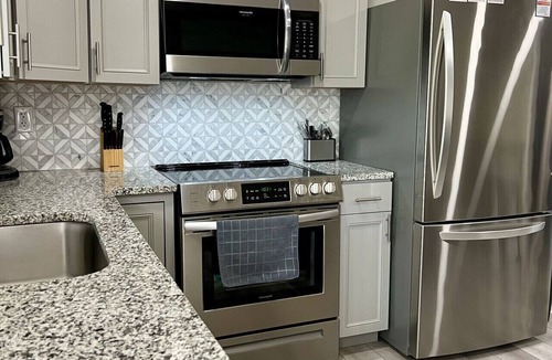 Geneva-on-the-Lake Apartment | GOTL Strip Suite #2- Sunset Vacation Rentals