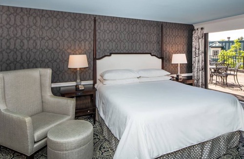 Historic District Hotel | Governor Calvert King Balcony at Historic Inns of Annapolis | Pets Allowed