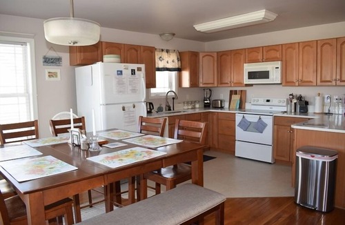 Chincoteague House | Grace Street Refuge | 4BR Home w/Decks, Kayaks & Firepit