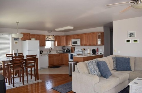 Chincoteague House | Grace Street Refuge | 4BR Home w/Decks, Kayaks & Firepit