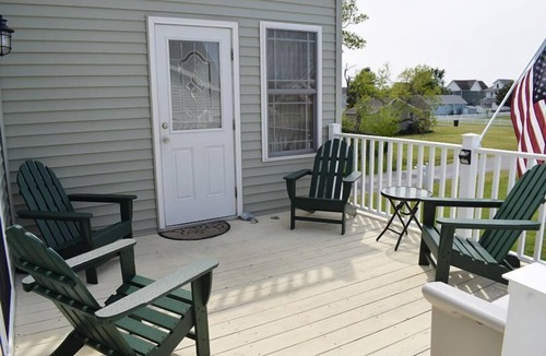 Chincoteague House | Grace Street Refuge | 4BR Home w/Decks, Kayaks & Firepit
