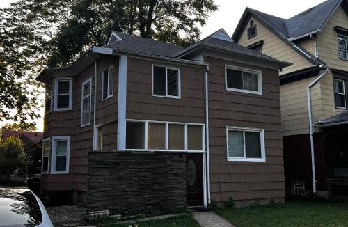 Downtown Niagara Falls House | Grand Bella Niagara 5BR 2BATH Close to Falls