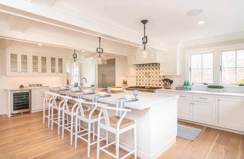 Lagoon Heights House | Grand Coastal-Style Estate In The Preserve