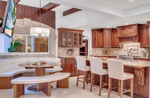 Idlewyld Villa | Grand historic Residence/Walk to beach/Heated Pool/Outdoor kitchen/Hibiscus Key/Residences