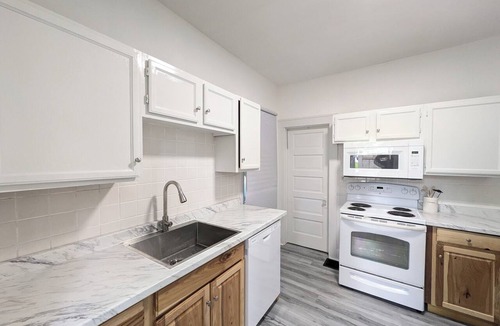 Corinth House | Grand Village Home. Central Location. EV Charger.