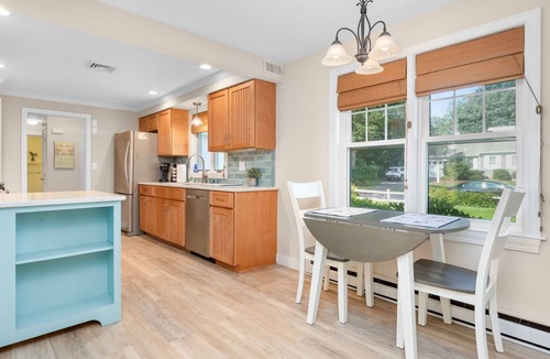 Yarmouth Port House | Gray's Getaway: Dog-Friendly Cottage Near Beach