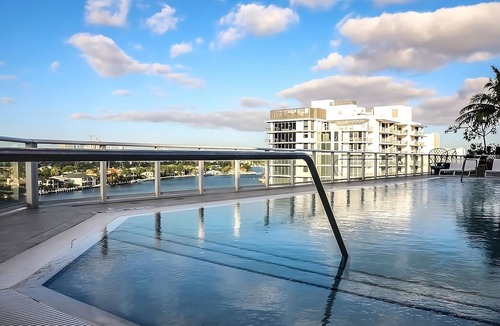 Central Beach Hotel | Great Amenities! Pool, Pets Allowed! Minutes to Fort Lauderdale Beach!