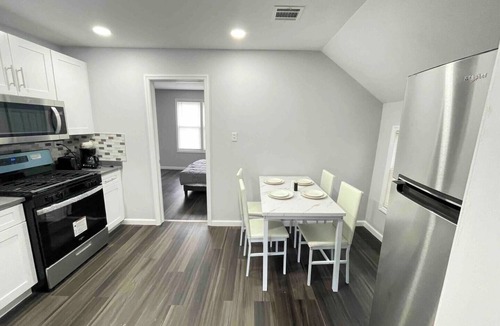Forest Hill Apartment | Great Apartment 35 min to NYC & 15 to EWR Airport