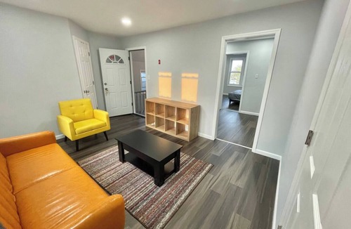 Forest Hill Apartment | Great Apartment 35 min to NYC & 15 to EWR Airport