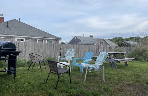 West Hyannisport Cottage | Great Cottage at Craigville Beach! "Knoll side"