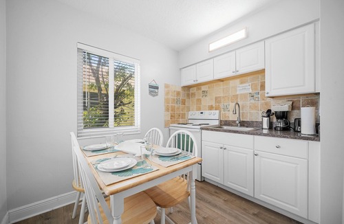 Lauderdale-by-the-Sea Hotel | Great Escape Apartments by Lowkl