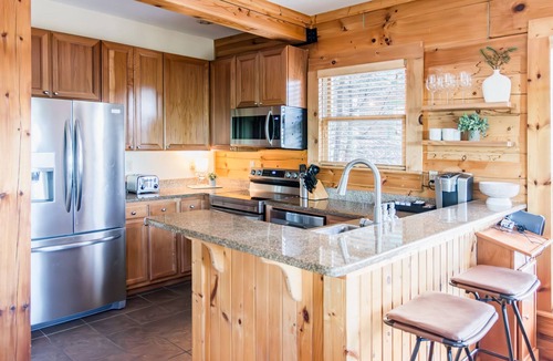 Edray House | Great for Families! Private Hot Tub, Views, Walk to Slopes