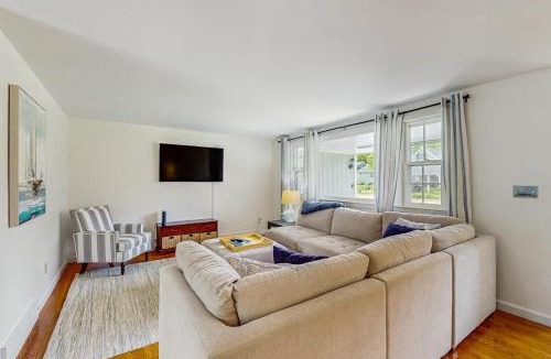 East Falmouth House | Great Pond Escape