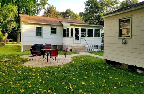 Issue House | Great Rates, Cozy Cottage just minutes from the Beach ~ Enjoy the Porches !