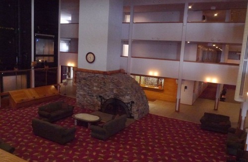 Edray Resort | Great Ski Location. Ski in and out of slopes steps away from Ballhooter lift.