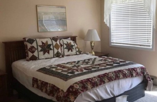 Edray Resort | Great Ski Location. Ski in and out of slopes steps away from Ballhooter lift.