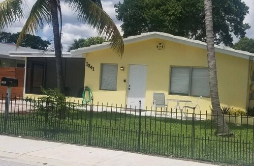 Deerfield Beach House | Great spot for a sunny, hassle free vacation. Clean, safe close to the beach.