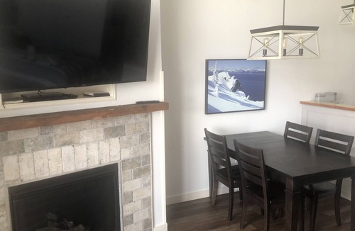Edray Condo | Great top floor studio. Totally remodeled Fall 2021.